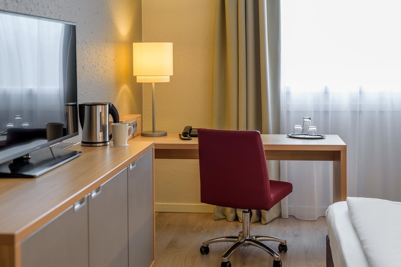 Standaard Kamer met 2 Eenpersoonsbedden en een Bank