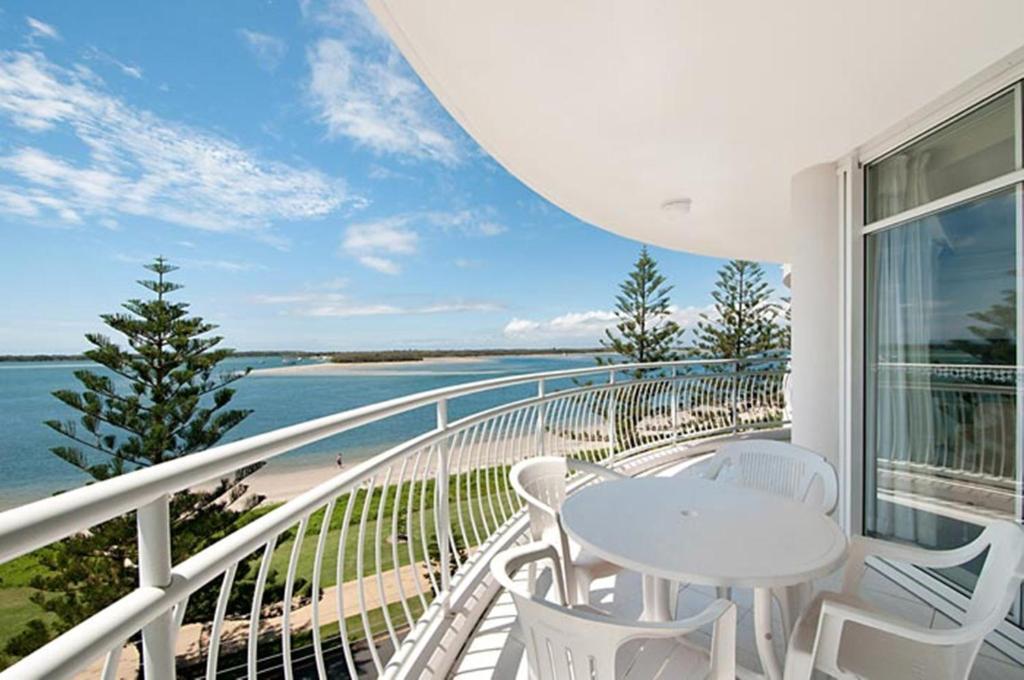 One-Bedroom Apartment Sea View