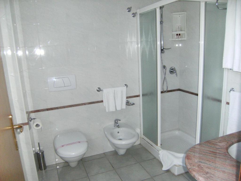 Family Room (2 Adults + 2 Children)