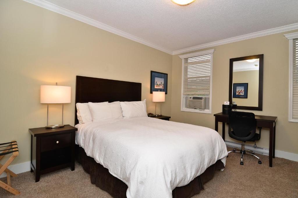Deluxe Queen Room