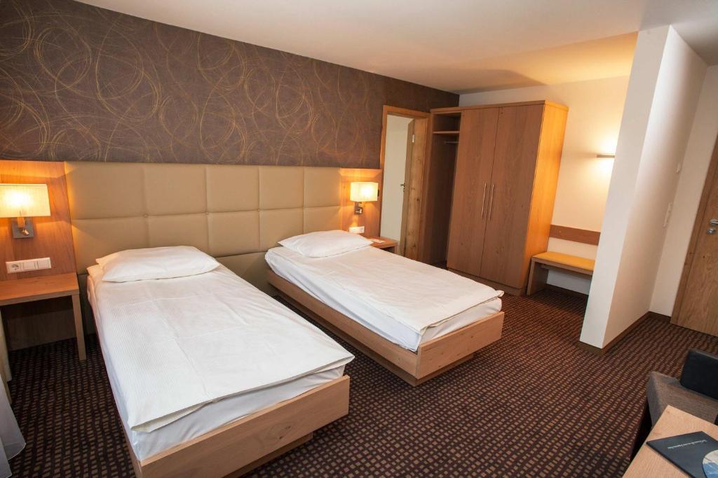 Hotel Park Double Room – Land Side