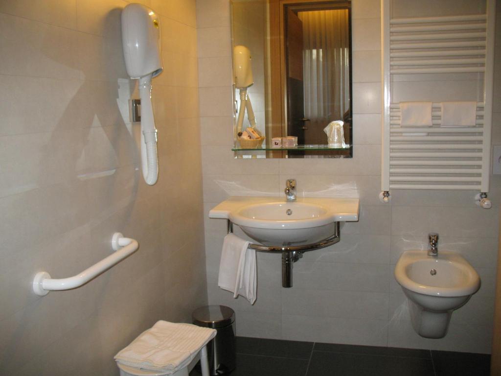 Triple Room,65776597:JPEG