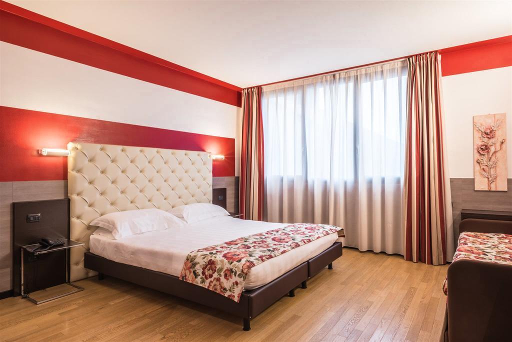 Junior Suite,640141923:JPEG