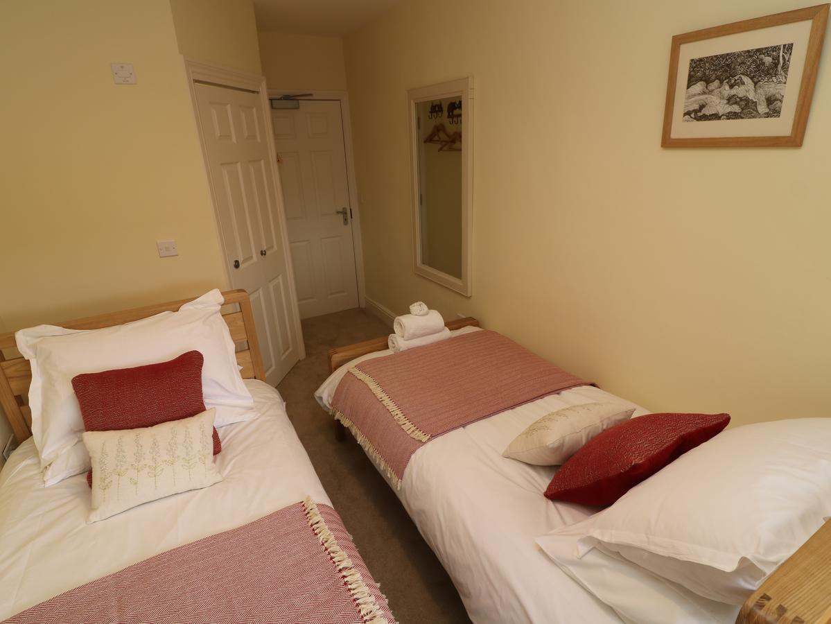 Twin Room with Private Bathroom