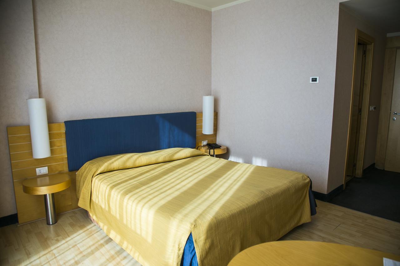 Standard Double Room,251251849:JPEG