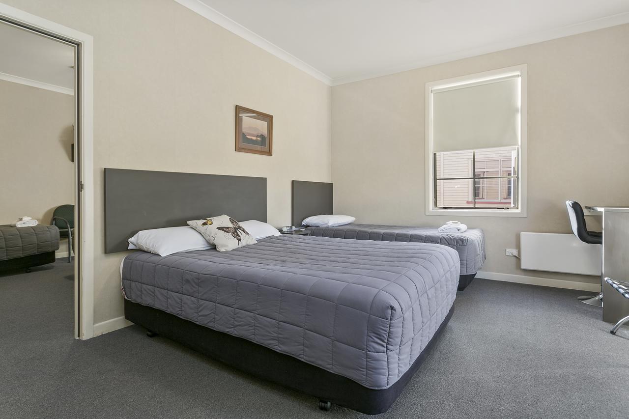 Triple Room 3 single beds