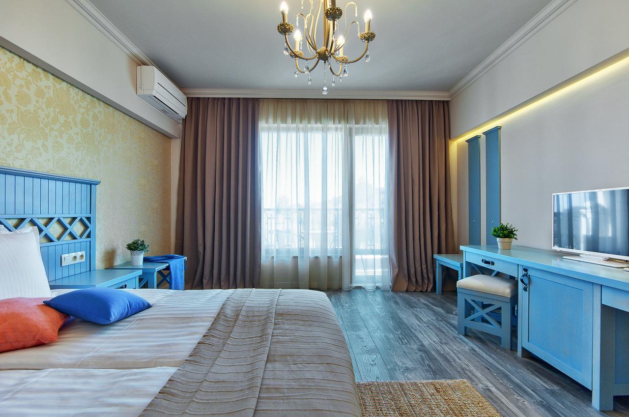 Family Apartment (4 Adults + 2 Children)