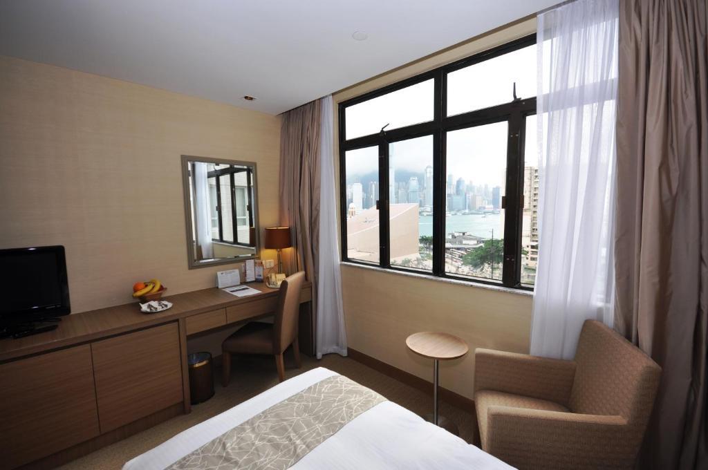 Queen or Twin Room with Partial Harbour View