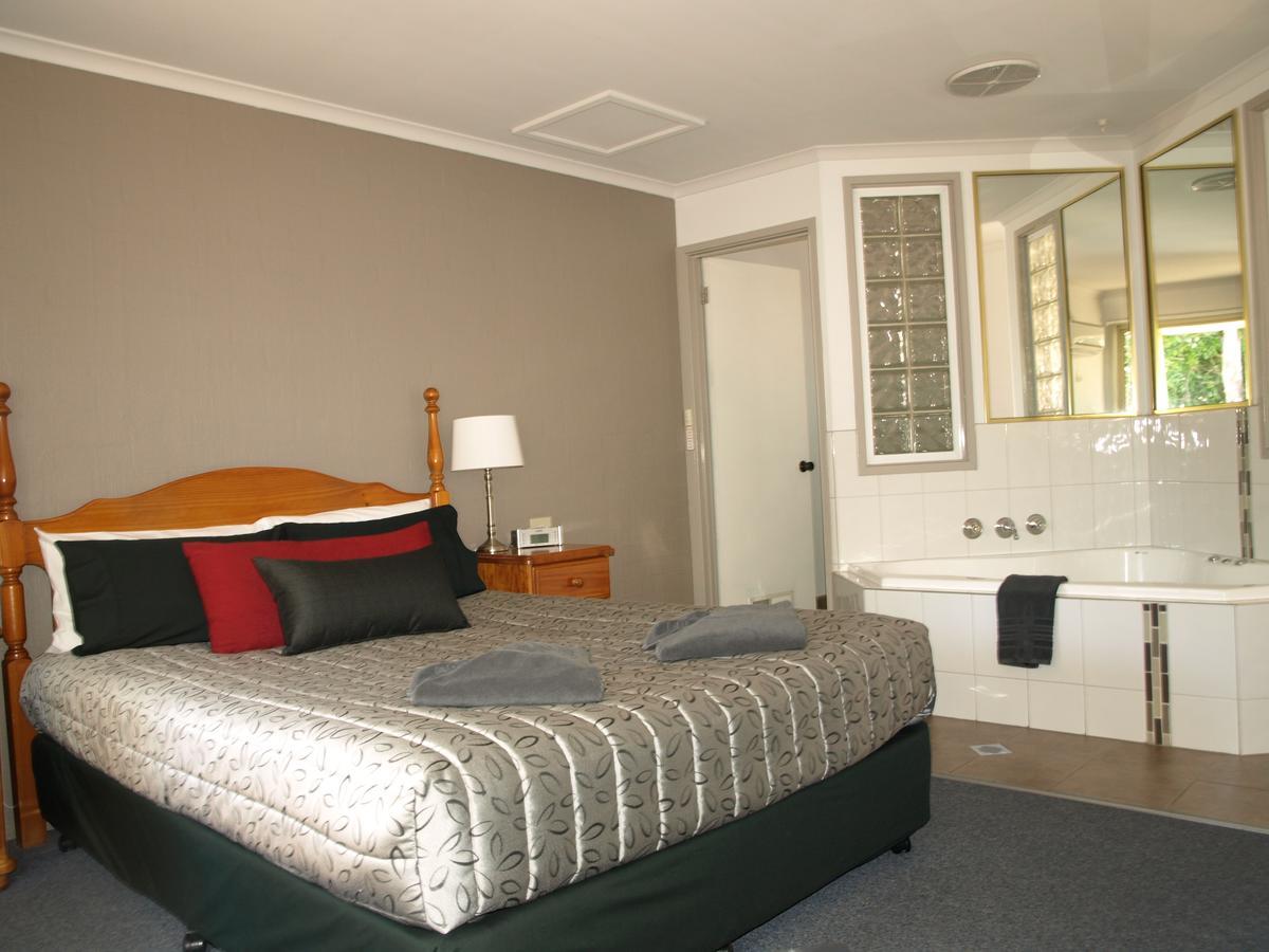 Executive Suite Spa Bath