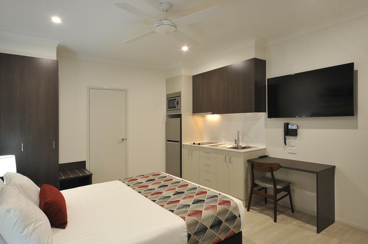 Deluxe Queen Studio with Kitchenette