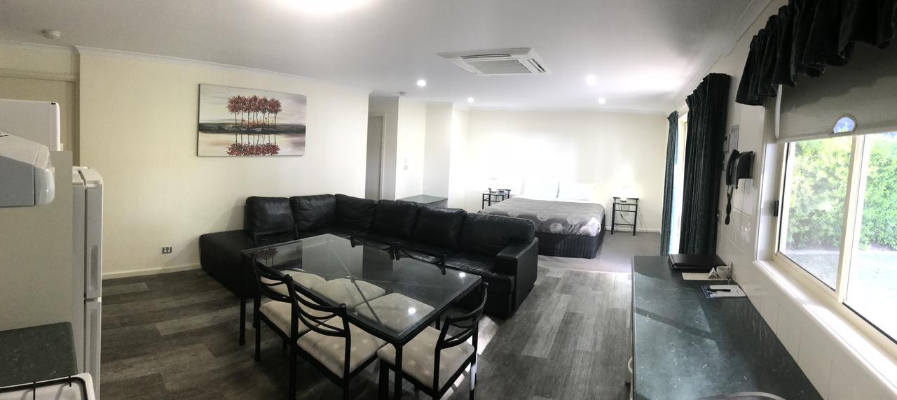 Large Family Room 6 Pax