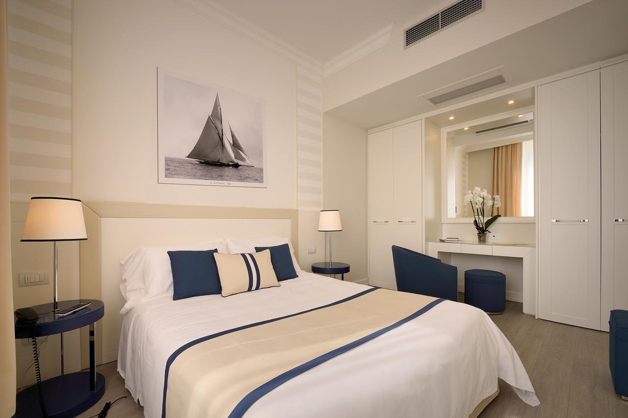 Classic Doppelzimmer mit seitlichem Meerblick