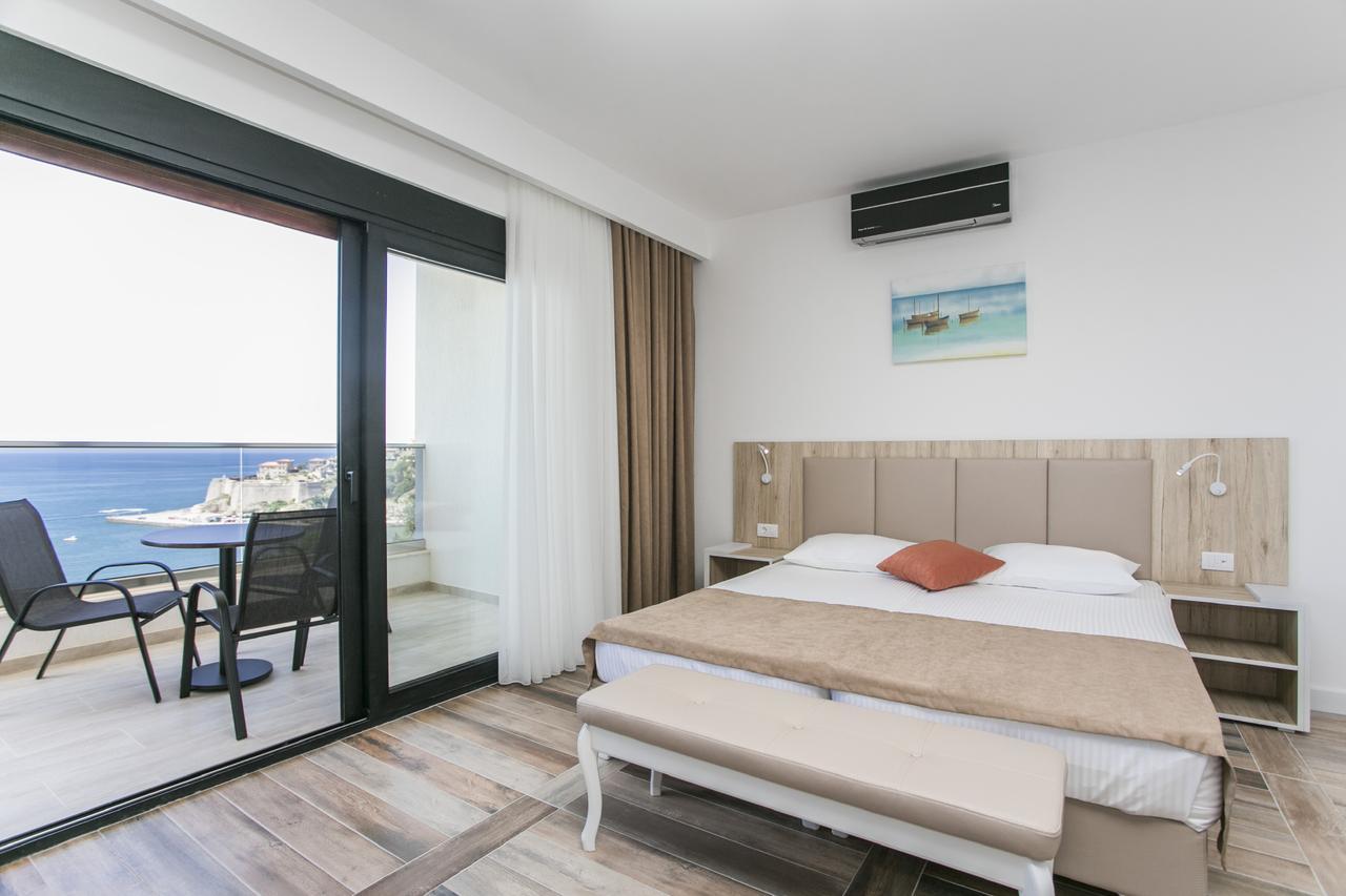 Zimmer mit Queensize-Bett und Meerblick