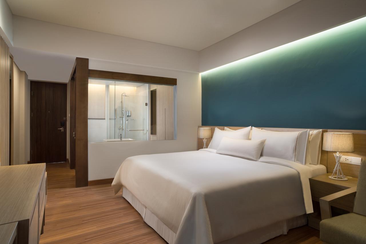 Deluxe Room Guest room 1 King Garden view Balcony Daily Shuttle to Monkey Forest Daily Yoga Bike to borrow Family Activity 24 Hour access to Motion Fitness Center,1411100699:JPEG
