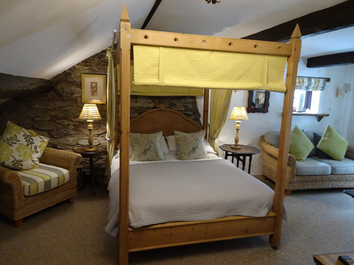 Four Poster Suite with Spa Bath