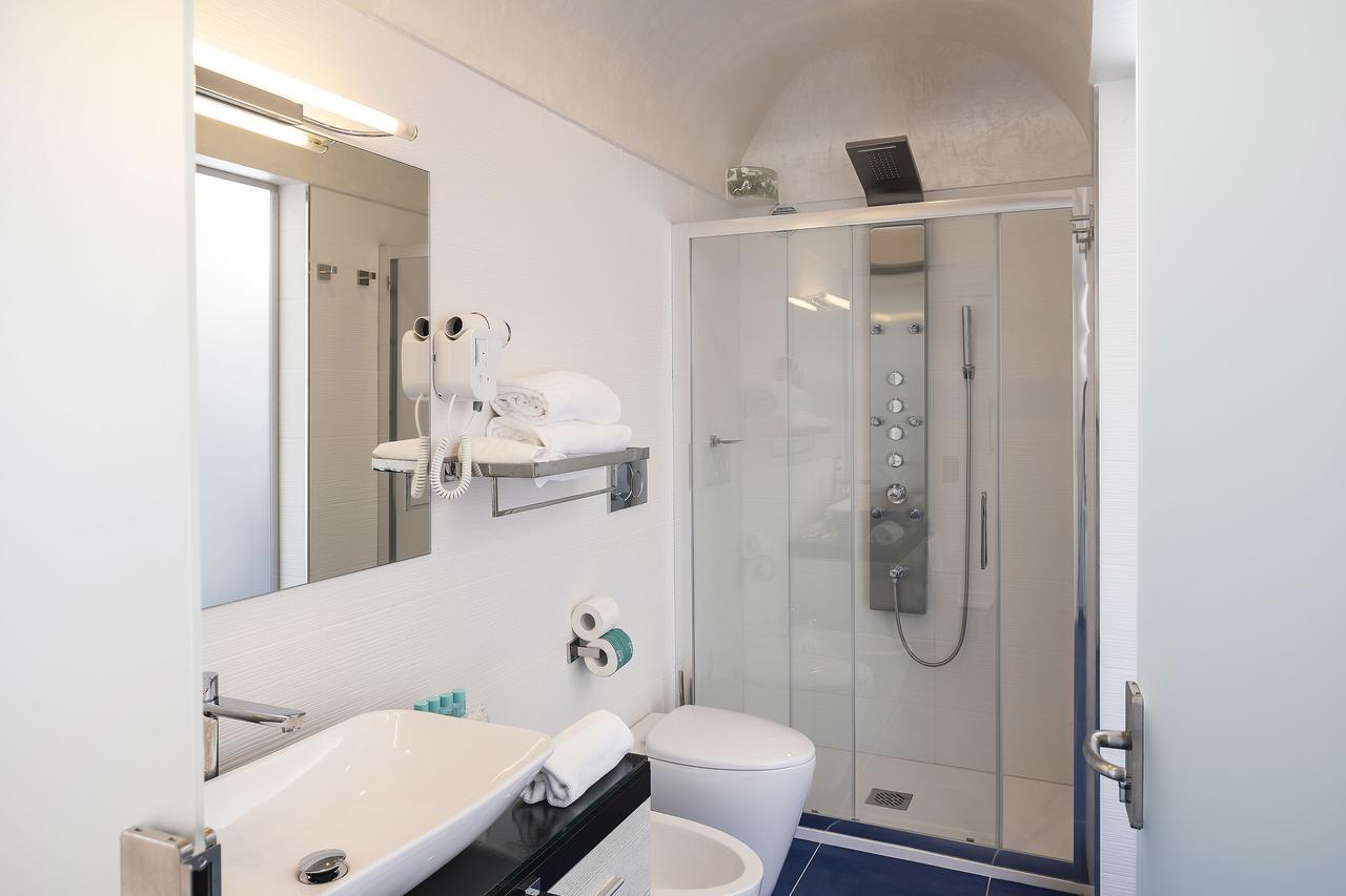 Deluxe Suite with Jacuzzi