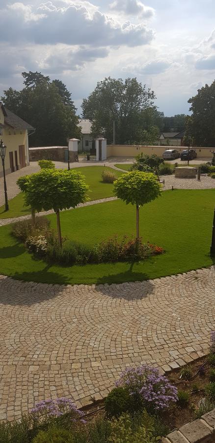 Zweibettzimmer mit Gartenblick