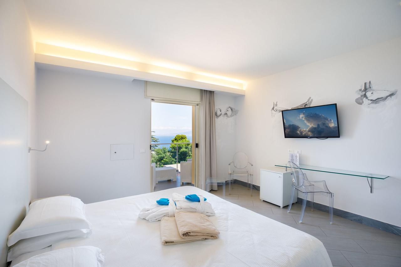 Triple Room with Sea View