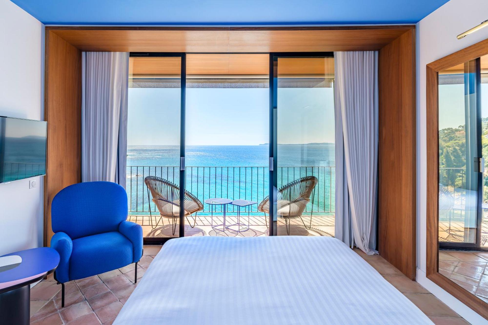 Club room 32 m² with balcony - Panoramic sea view