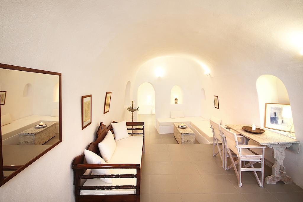 Cave Suite with Caldera View