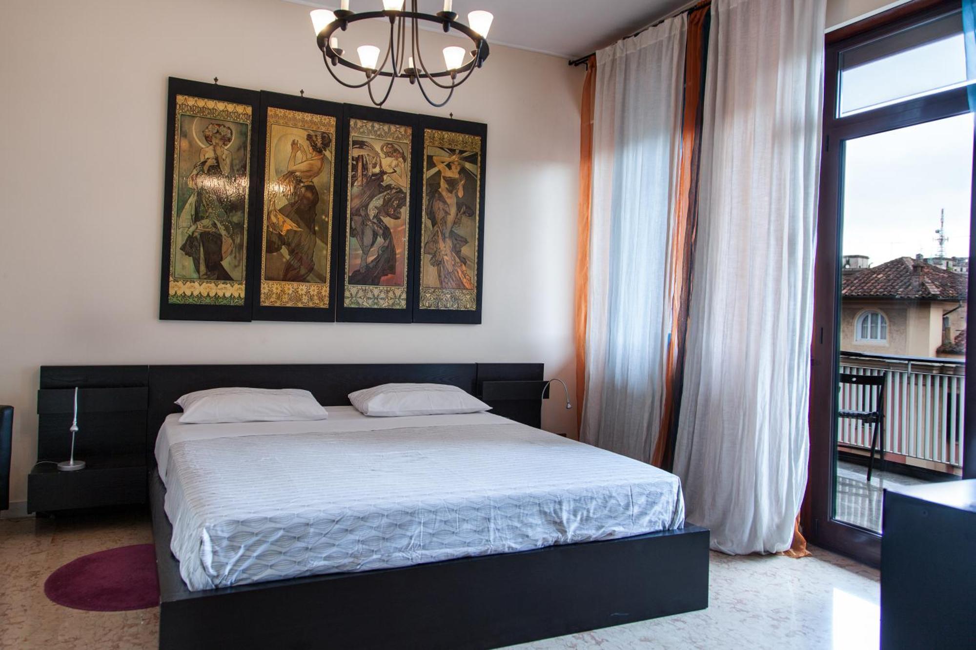 Suite con balcón y baño privado externo