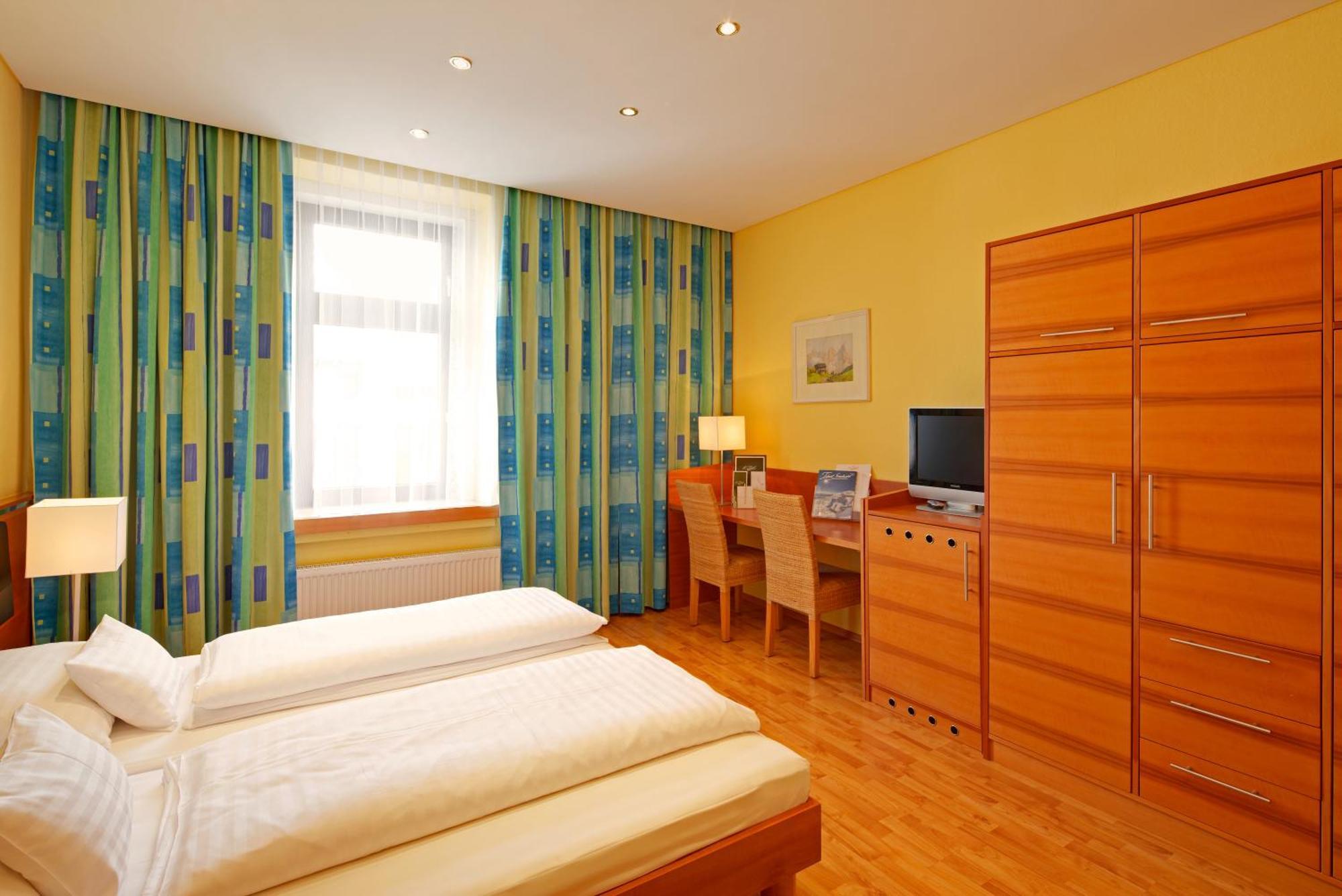 Standard Double Room,908627389:JPEG