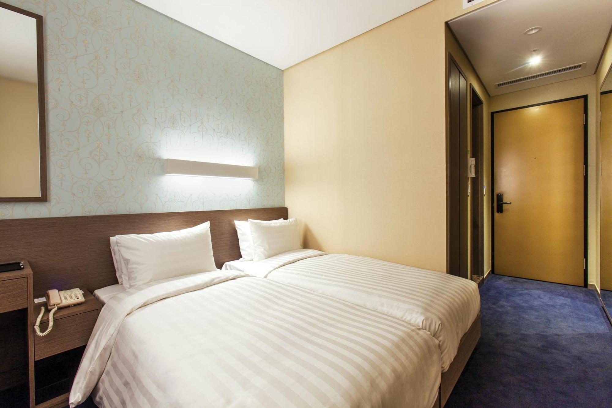 Twin Room No Window