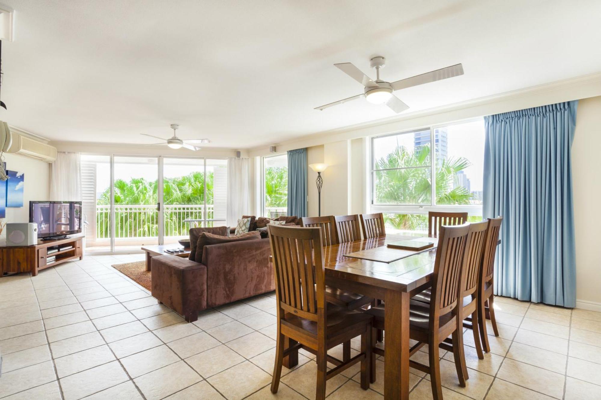 Three-Bedroom Apartment Garden View