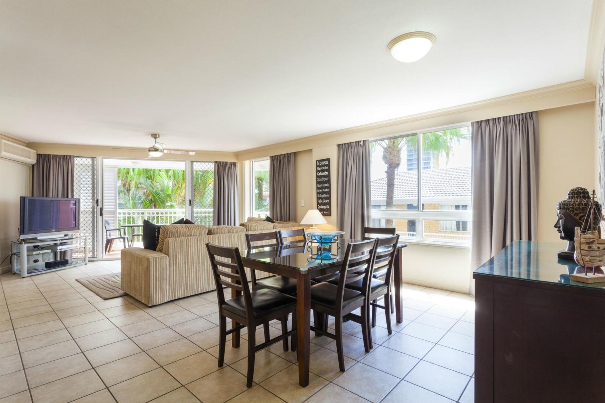 Three-Bedroom Apartment Garden View
