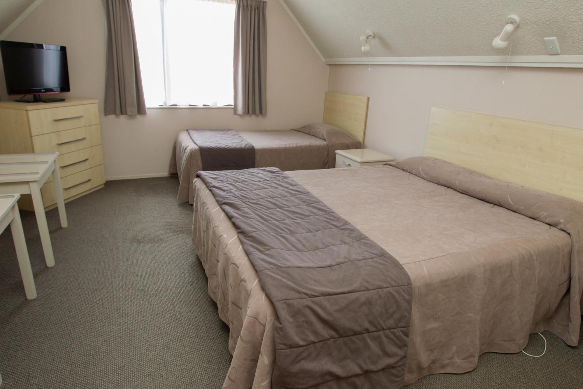 Twin One-Bedroom Apartment