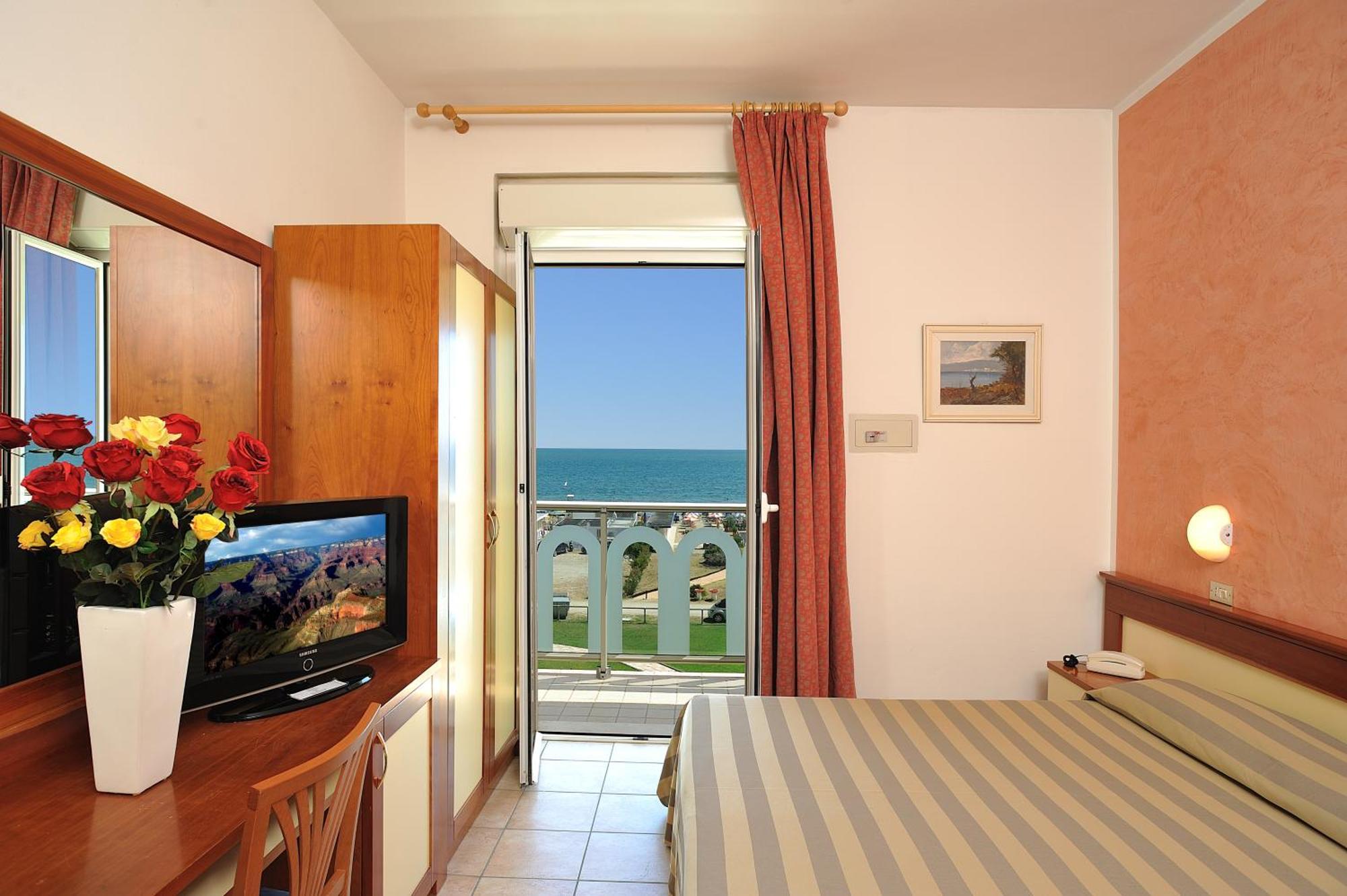 Doppelzimmer mit Meerblick und Strandpaket
