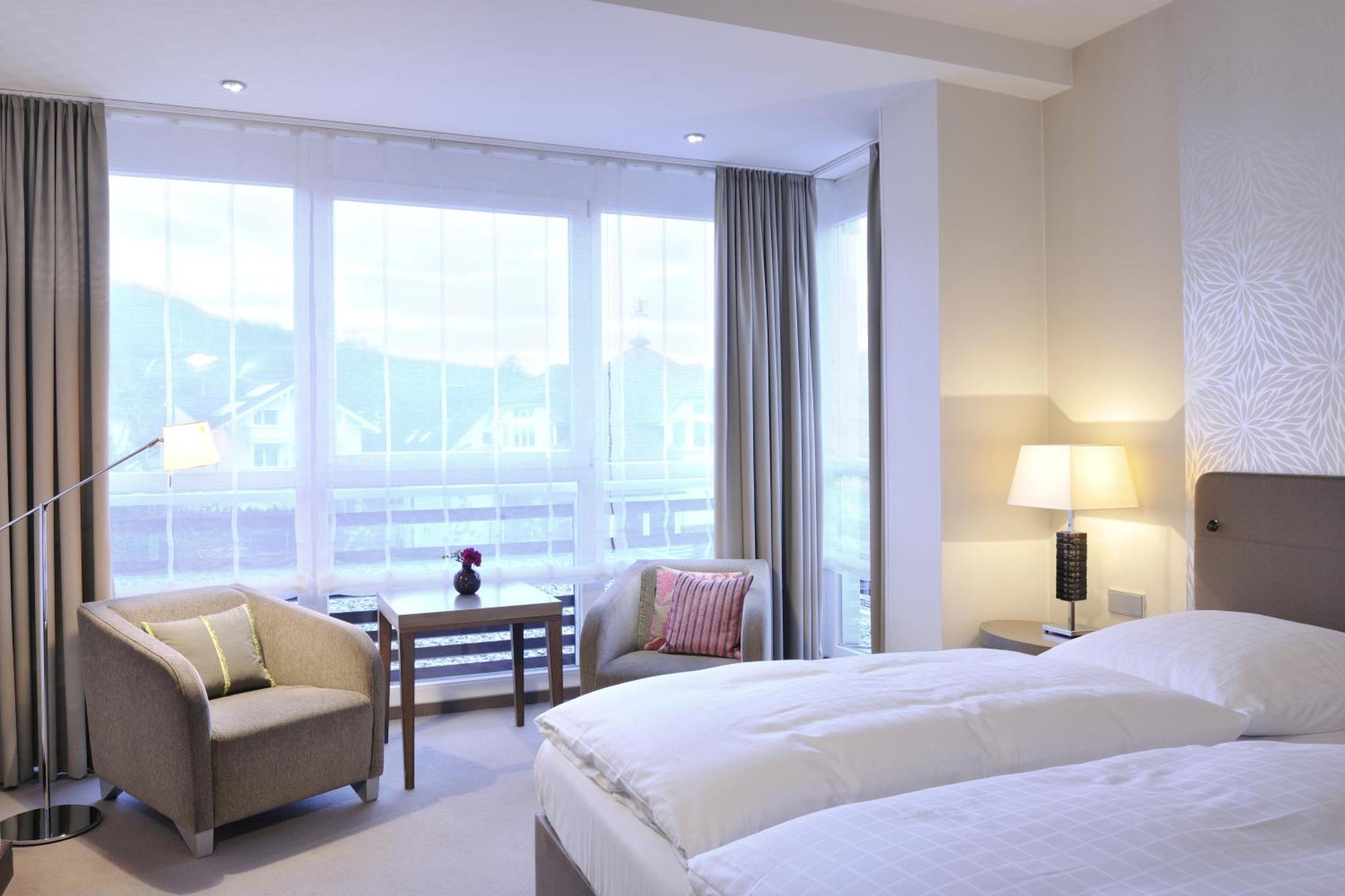 Economy Plus Double Room,687718941:JPEG