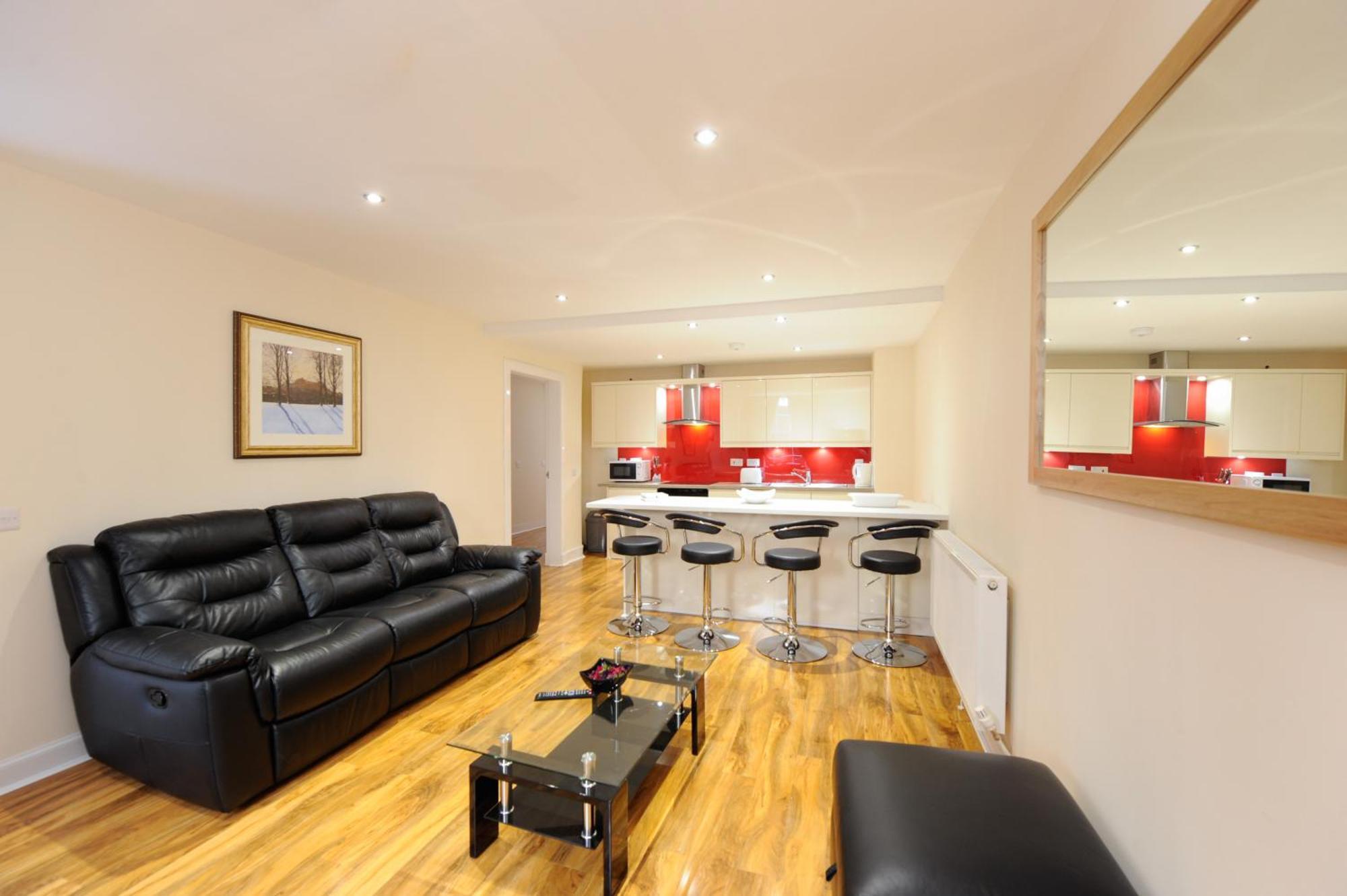 Deluxe Family Suite (4 Adults + 2 Children)