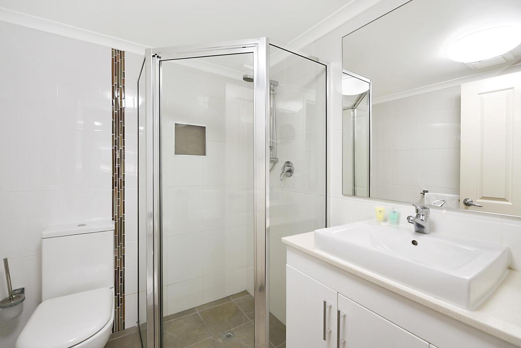 Two-Bedroom Apartment Spa Bath