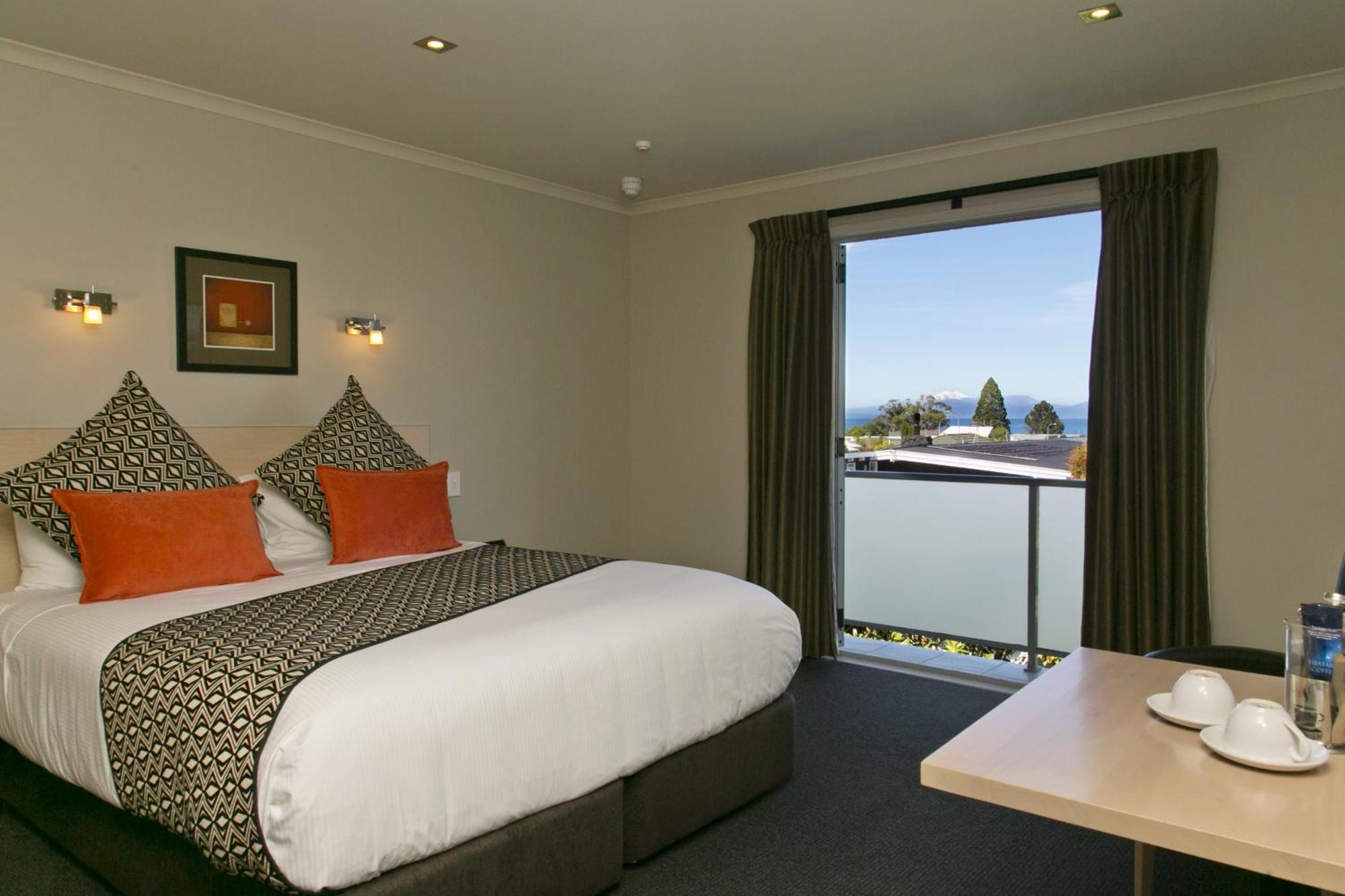 Deluxe Double Studio Lake View