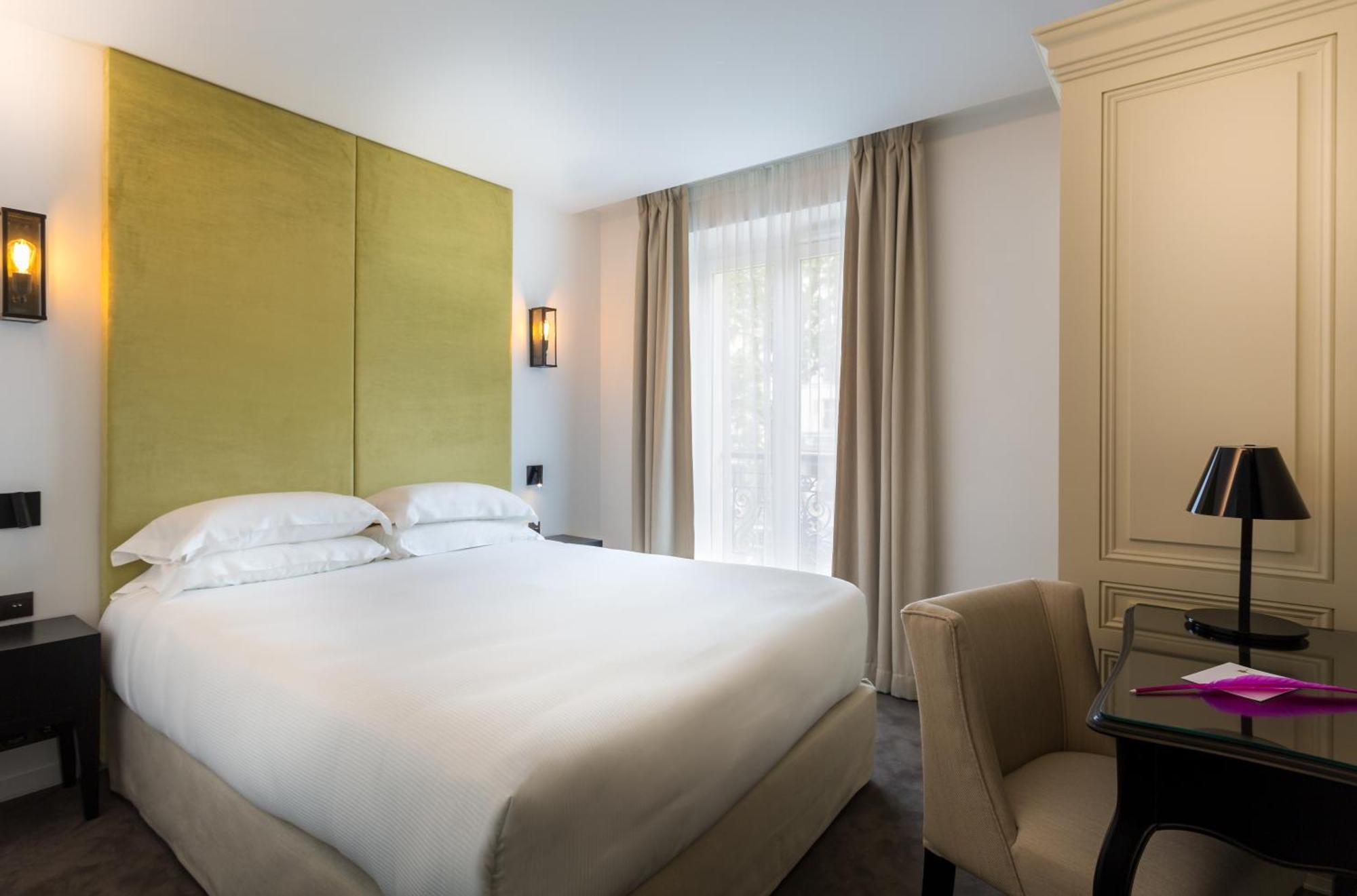 Double Room Baronne - Eiffel Tower Side View