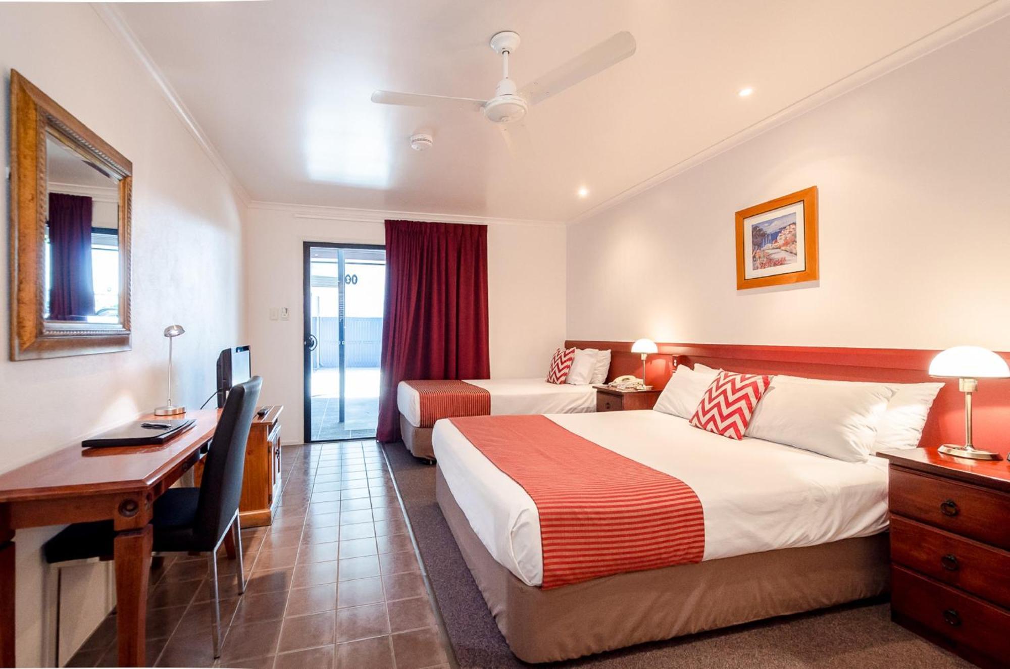 Studio with Queen Bed and Single Bed