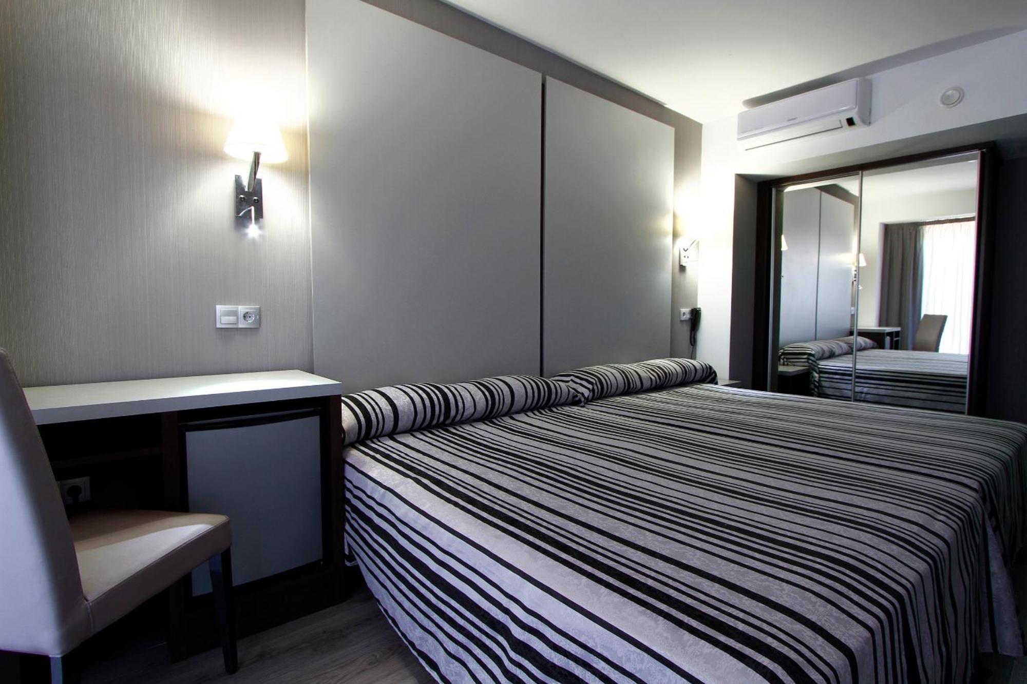 Triple Room,746310953:JPEG