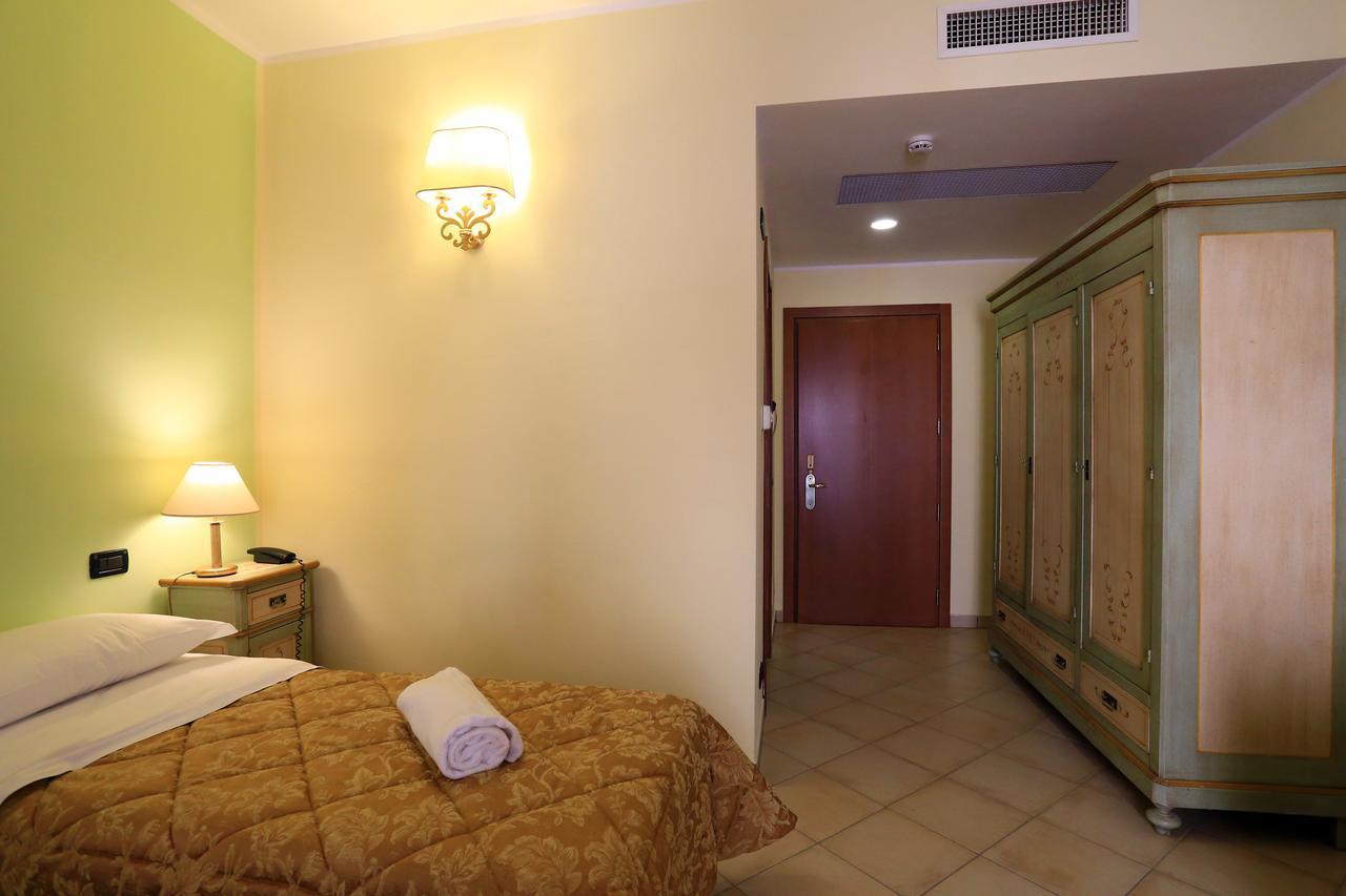 Triple Room,695326911:JPEG