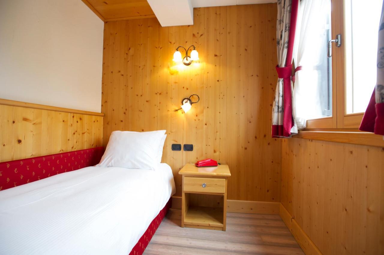 Single Room,695849490:JPEG