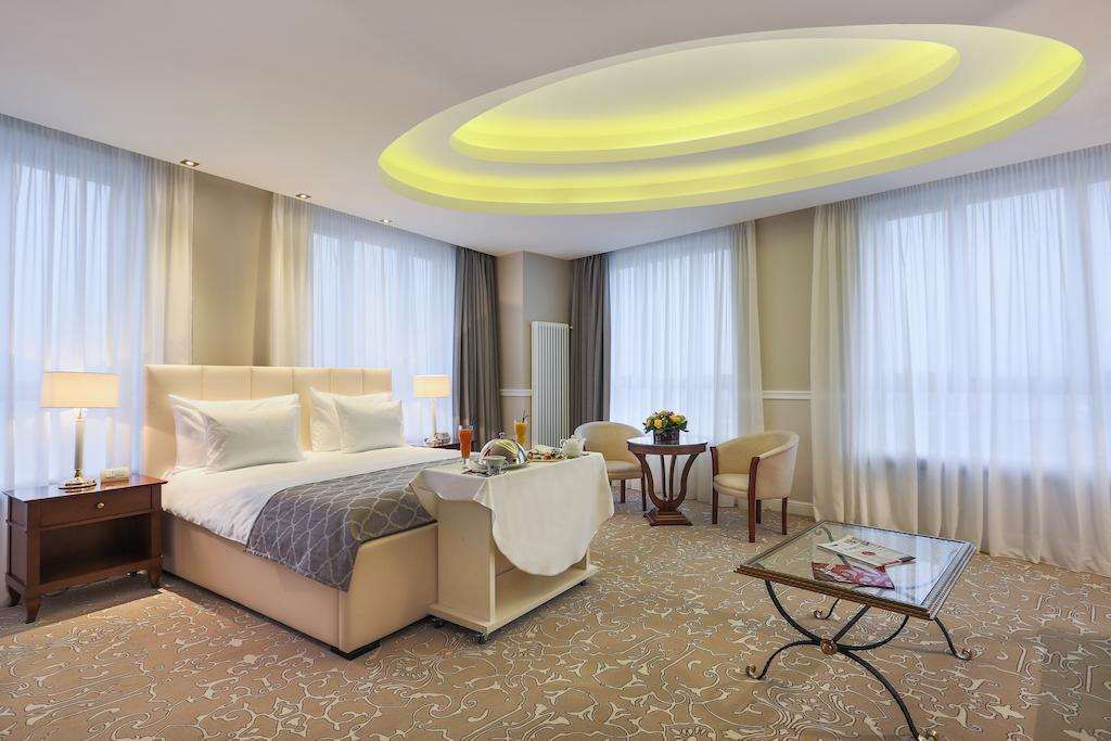 Junior Suite (2 Adults)