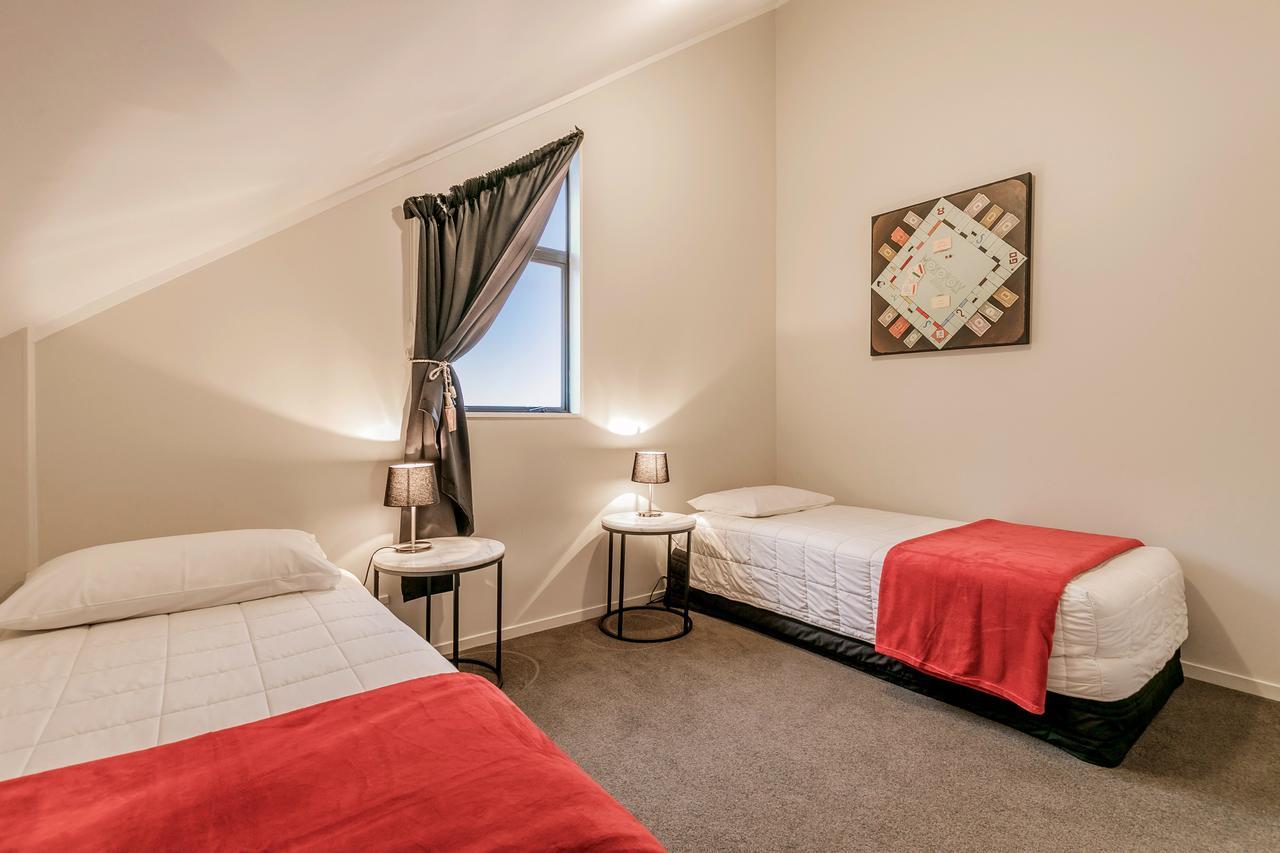 Family Two-Bedroom Apartment Lake View