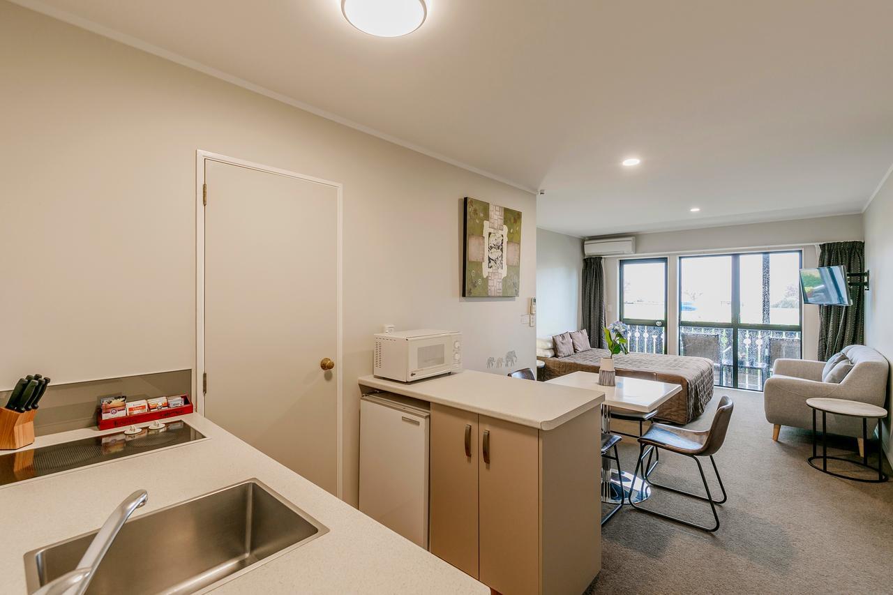 Family Two-Bedroom Apartment Lake View