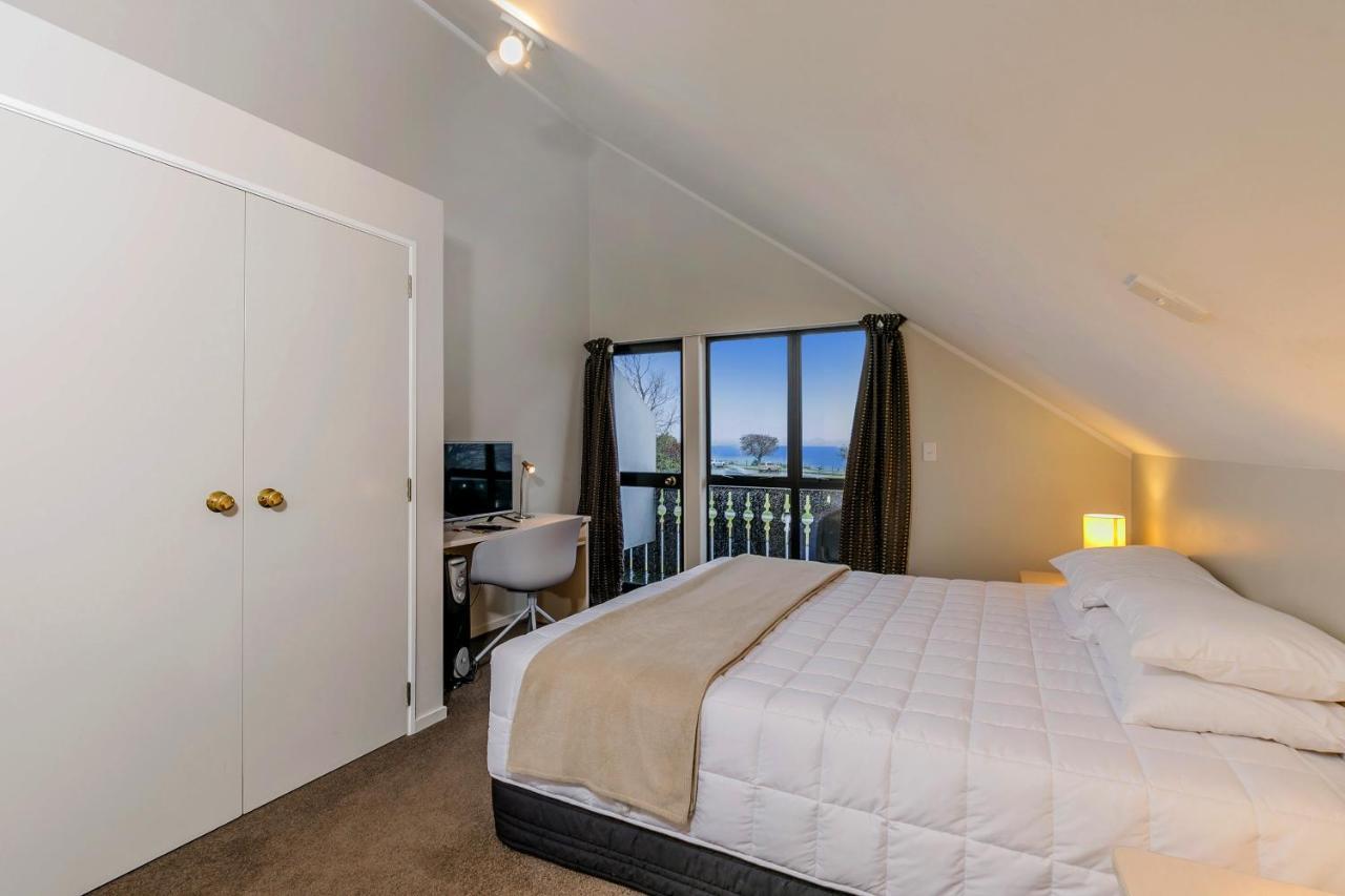 Family Two-Bedroom Apartment Lake View