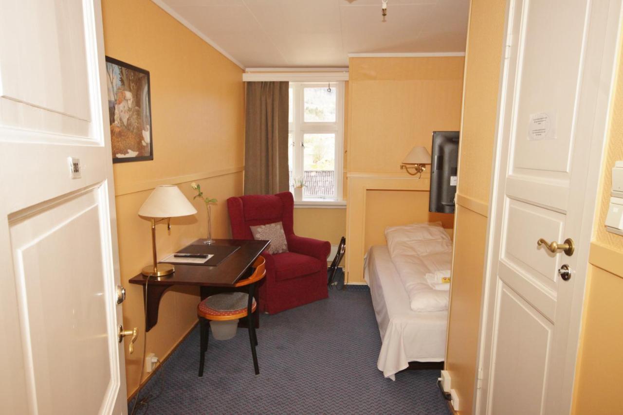 Single Room with Mountain View