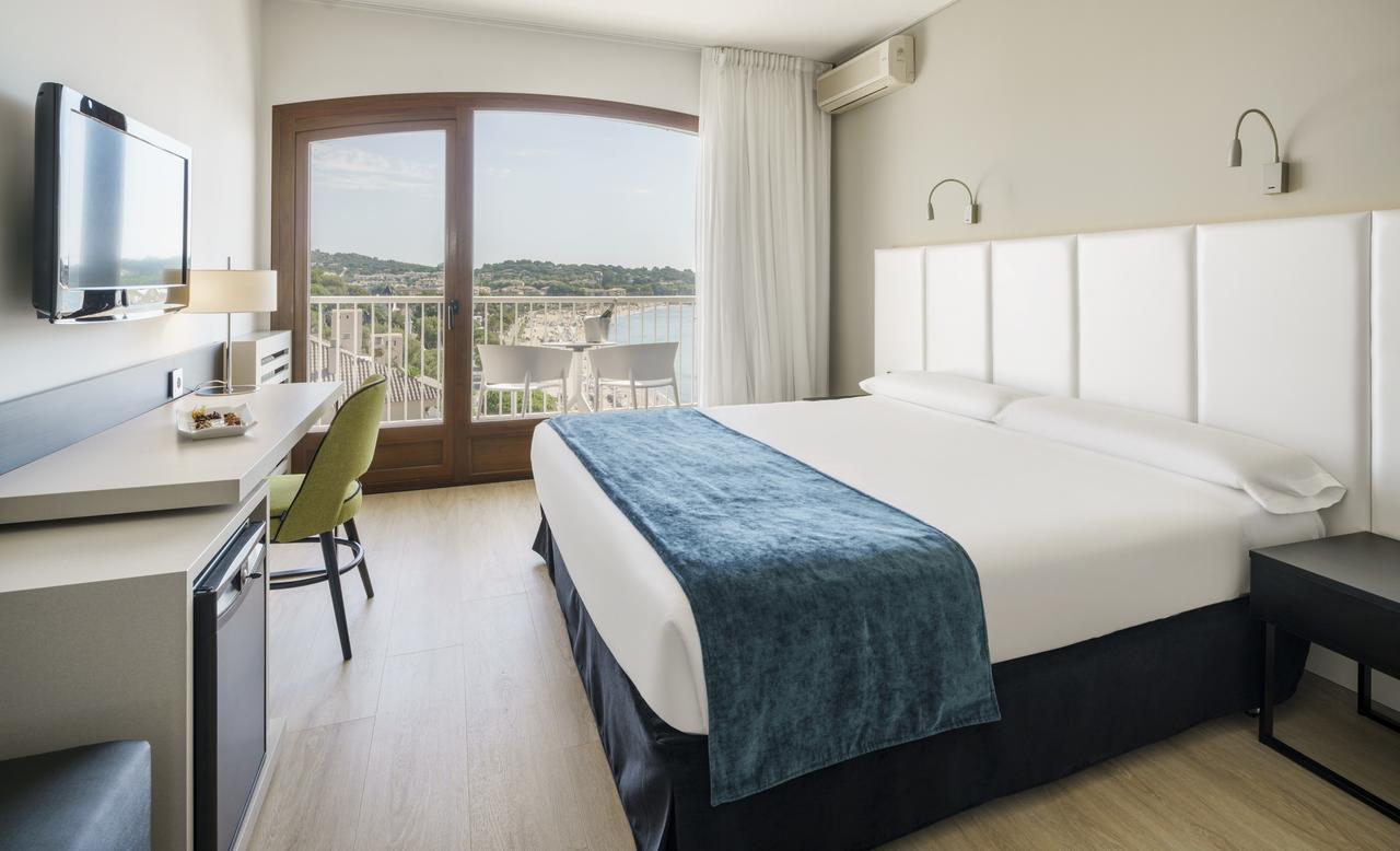 Tweepersoonskamer met Extra Bed en Uitzicht op Zee