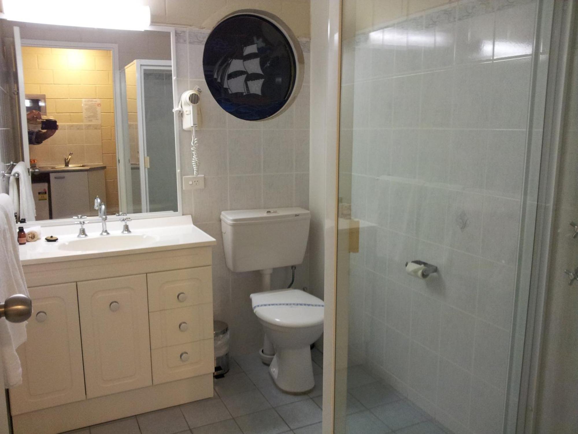Deluxe Queen Suite