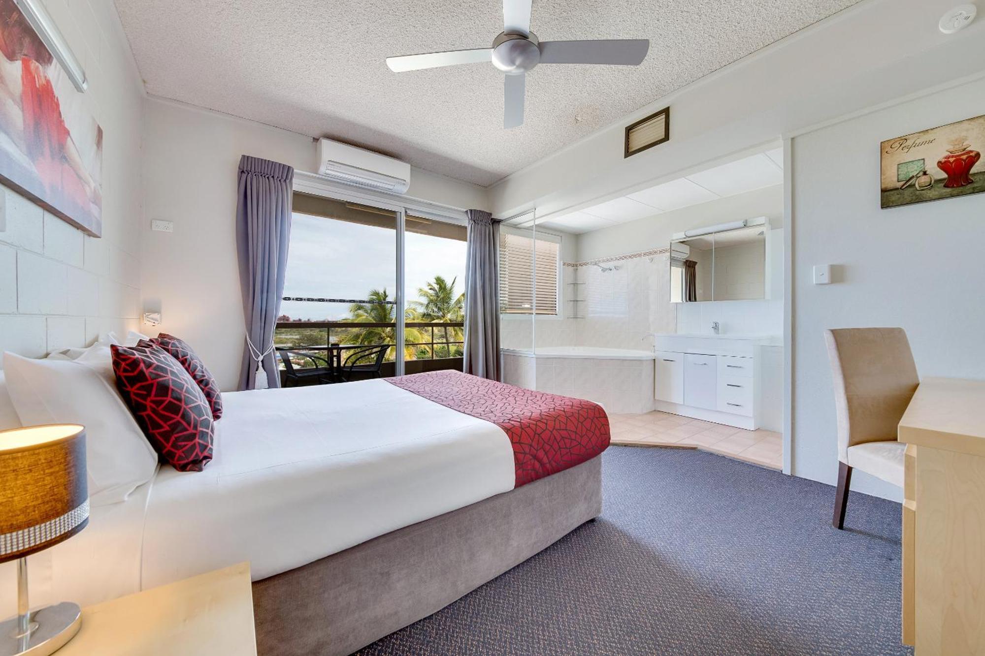 Queen Room with Spa Bath