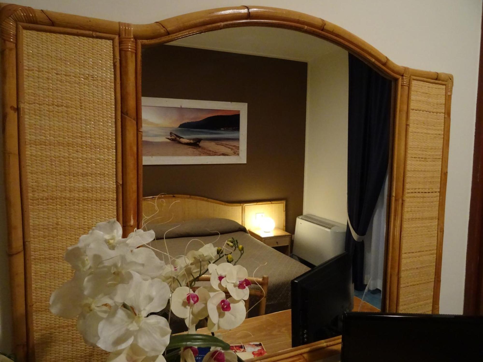 Economy Double or Twin Room,700037701:JPEG