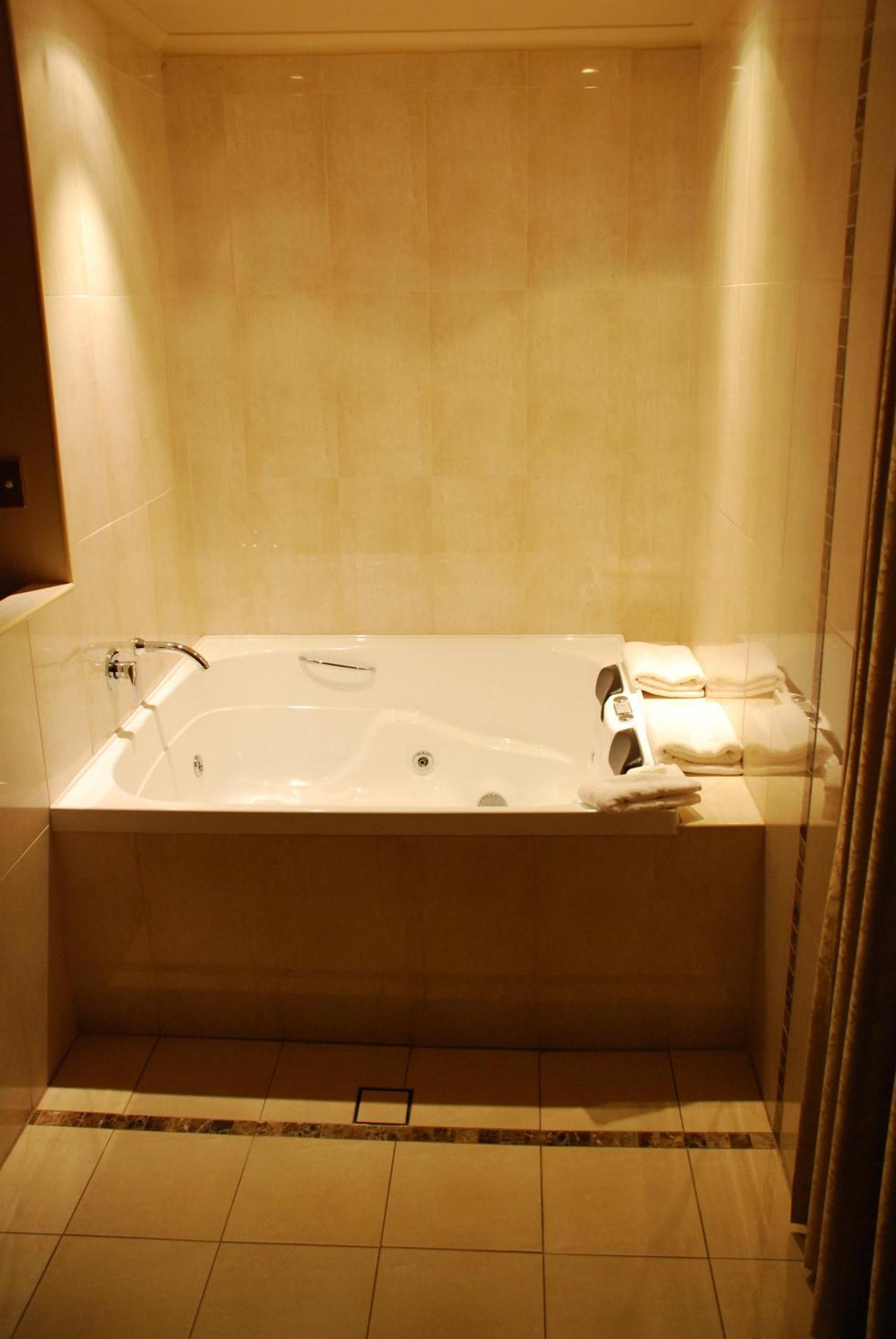 King Suite with Spa Bath